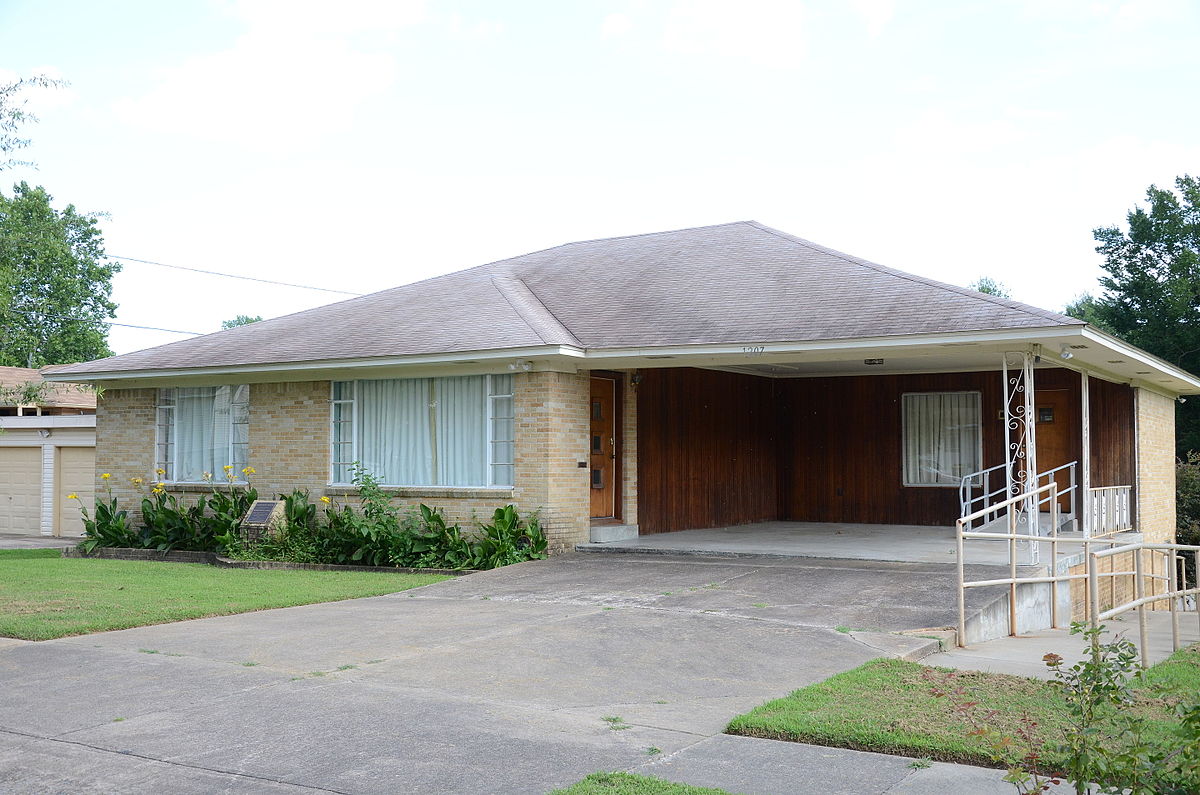 Color photo of the Daisy Bates House in Little Rock, a one-story, brick ranch-style home