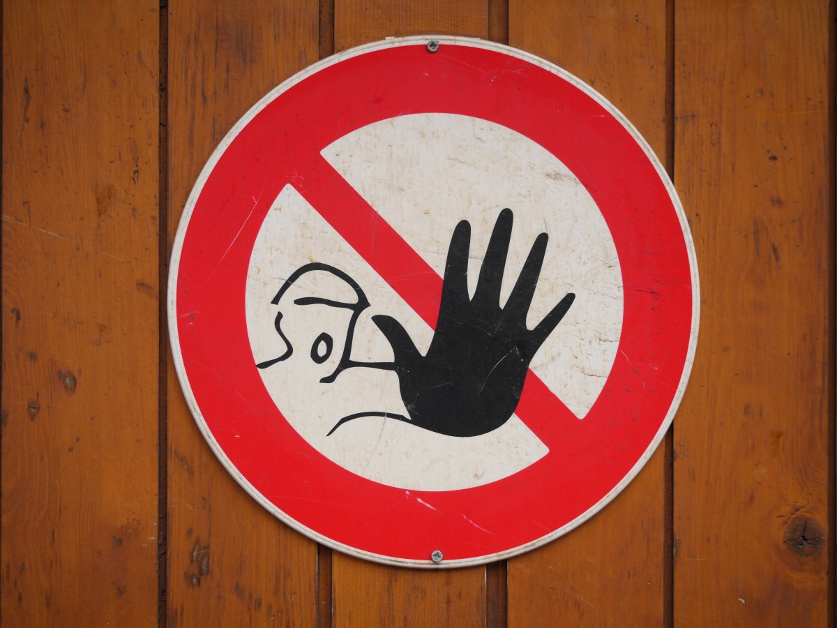 No symbol with a drawing of a person holding out their hand